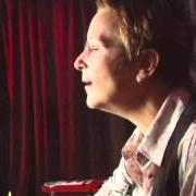 Der musikalische text I DRINK von MARY GAUTHIER ist auch in dem Album vorhanden Drag queens in limousines (1999)