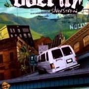 Der musikalische text SIREN ON THE 101 (VIDEO) von OVER IT ist auch in dem Album vorhanden Silverstrand (2005)