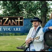 Der musikalische text THERE YOU ARE von VAN ZANT ist auch in dem Album vorhanden Always look up (2024)