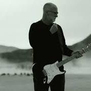 Der musikalische text YOU NEED TO SHINE von BOB MOULD ist auch in dem Album vorhanden Here we go crazy (2025)
