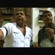 Der musikalische text DEL CIELO CAYÓ UN PAÑUELO von LOS CHUNGUITOS ist auch in dem Album vorhanden Se escapa (2012)