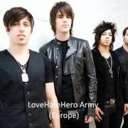 Der musikalische text RED DRESS von LOVEHATEHERO ist auch in dem Album vorhanden White lies (2007)