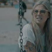 Der musikalische text MOTHERS von CHRISTINA PERRI ist auch in dem Album vorhanden A lighter shade of blue (2022)