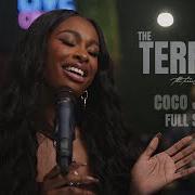 Der musikalische text HOLLA AT THE DJ von COCO JONES ist auch in dem Album vorhanden Made of (2013)