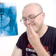 Der musikalische text MAN OF THE YEAR von LORDE ist auch in dem Album vorhanden Virgin (2025)