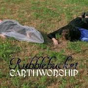 Der musikalische text EARTH WORSHIP (INTRO) von RUBBLEBUCKET ist auch in dem Album vorhanden Earth worship (2022)