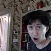 Der musikalische text PRESSED FLOWER von FRANKIE COSMOS ist auch in dem Album vorhanden Different talking (2025)