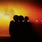 Der musikalische text PHOTOGRAPHS von CANNONS ist auch in dem Album vorhanden Everything glows (2026)