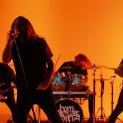 Der musikalische text A MIND SHORT CIRCUITING von BORN OF OSIRIS ist auch in dem Album vorhanden Through shadows (2025)