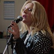 Der musikalische text FOCUS IS POWER von SELF ESTEEM ist auch in dem Album vorhanden A complicated woman (2025)