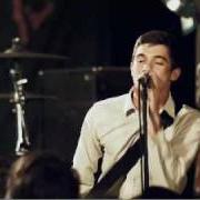 Der musikalische text DEAM TEAM von FAKE PROBLEMS ist auch in dem Album vorhanden It's great to be alive (2009)