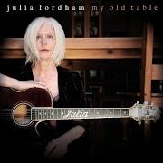 Der musikalische text CHAIR ON THE PORCH von JULIA FORDHAM ist auch in dem Album vorhanden Earth mate (2024)